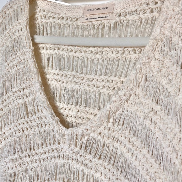 UO Tahiti Bell-Sleeve Fringe Crop Sweater - Picture 6 of 6